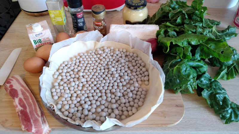 Tous les ingrédients de la quiche aux légumes (sauf le lait)